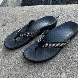 Vionic women’s black sandals size 9